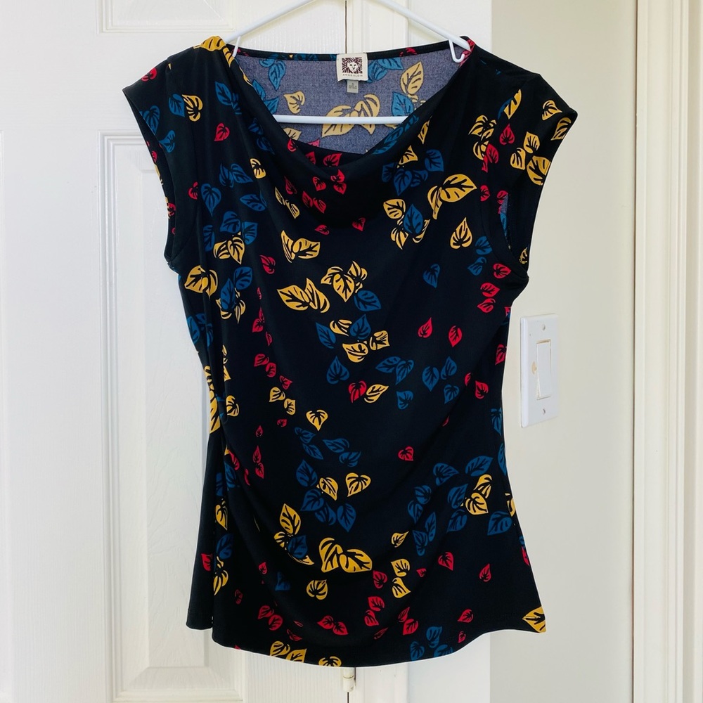 Anne Klein Size Small top EUC